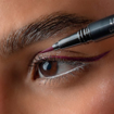 Imagen de DELINEADOR DE OJOS LÍQUIDO VINOTINTO