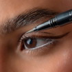 Imagen de DELINEADOR DE OJOS LÍQUIDO BROWN